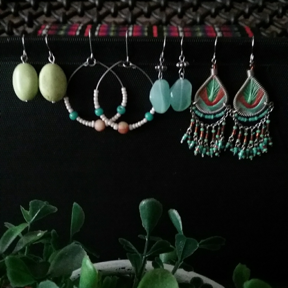 Bundle of 4 sets of earrings